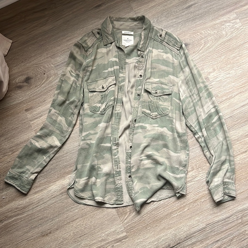 American Eagle button down